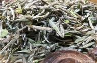 白毫银针：一种独特的茶叶种类，价格与保存期限解析